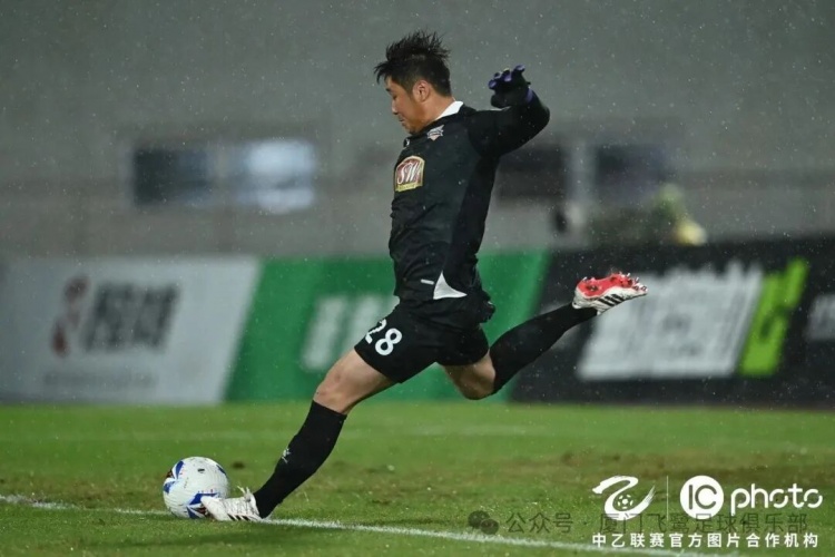 十人厦门飞鹭客场0-1不敌温州,三连胜遭终结 十人厦门飞鹭客场0-1不敌温州,三连胜遭终结