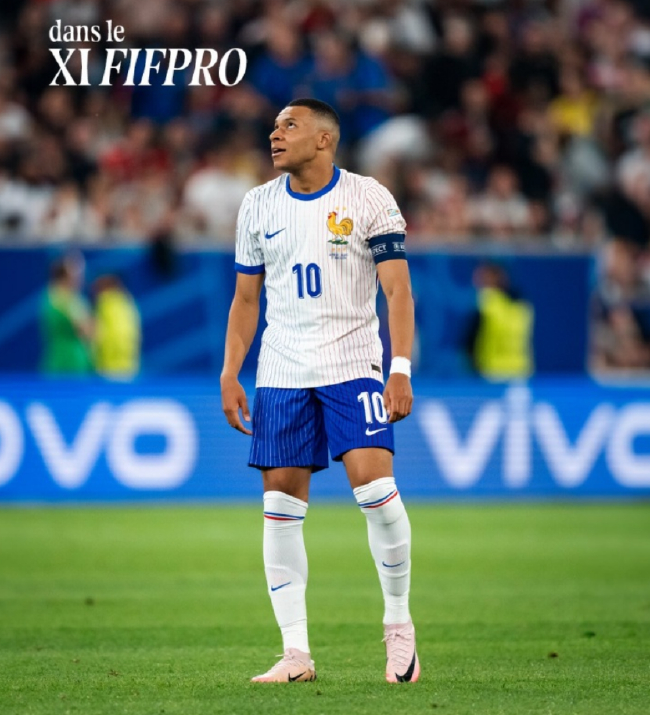 法国队官方贺电:姆巴佩入选FIFPRO年度最佳阵容