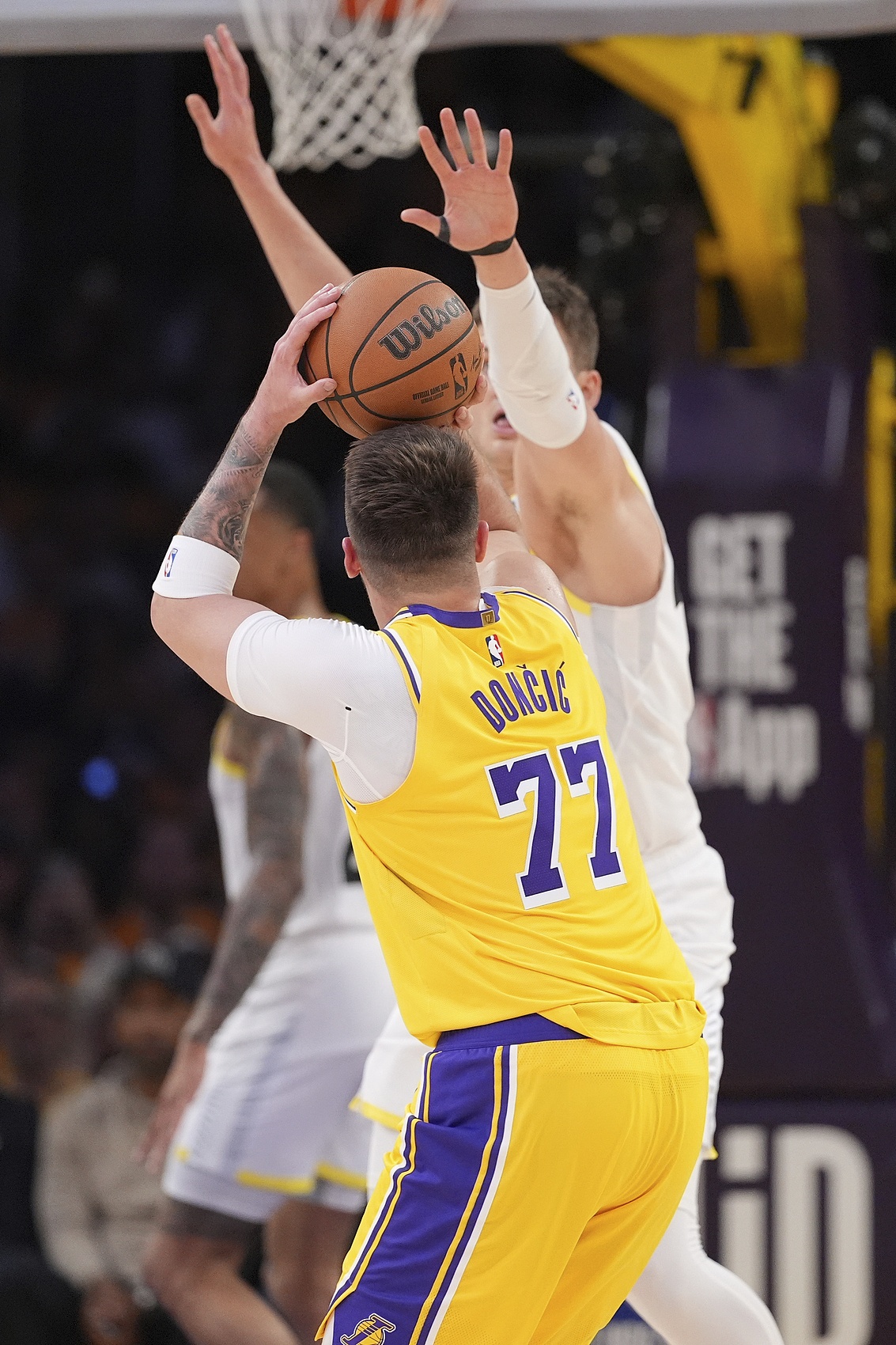 东契奇点名顶级中锋：湖人锁定杜伦与凯斯勒，伊森成侧翼备选