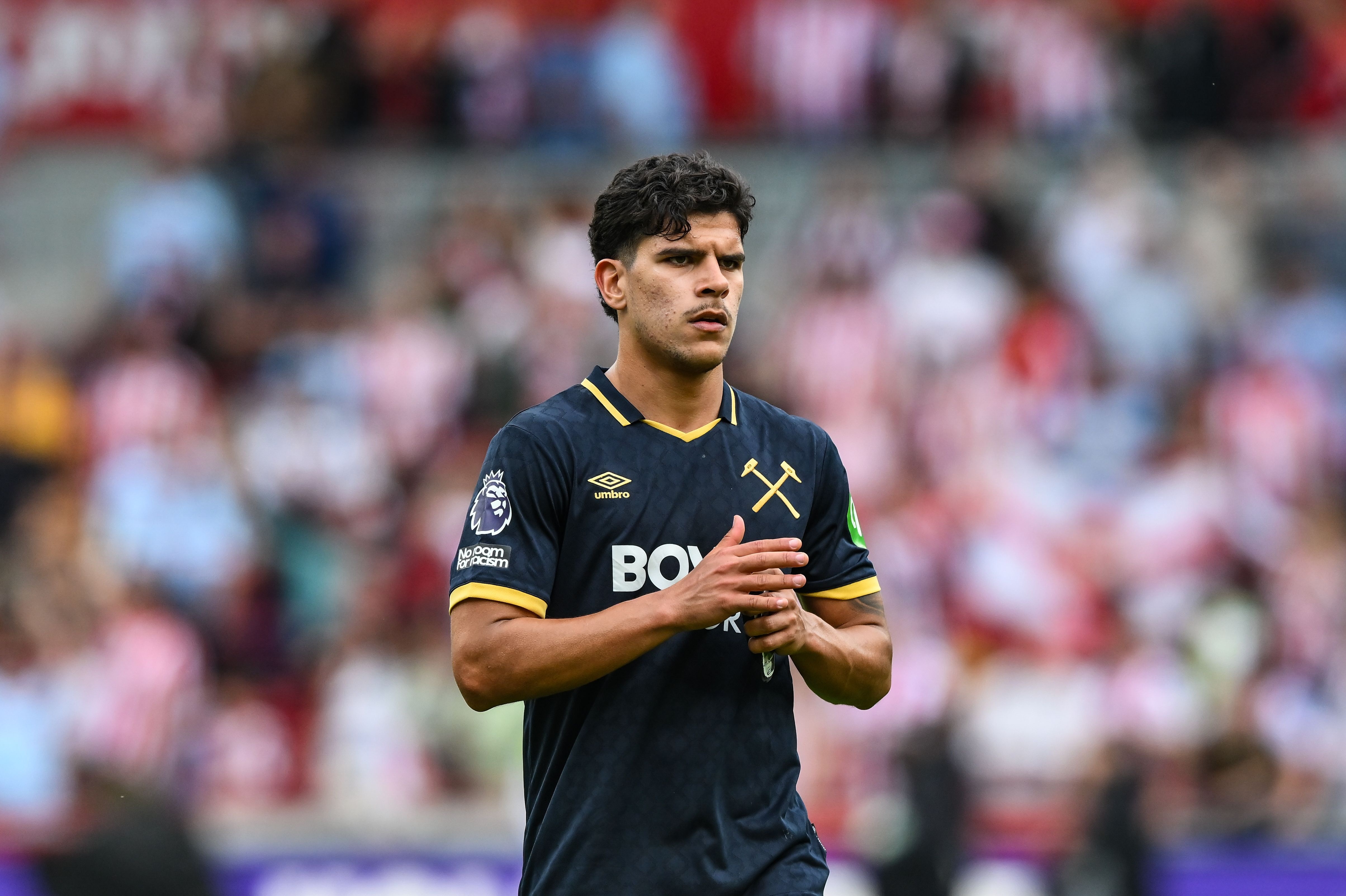 曼晚曝曼联欲低价截胡M费 热刺介入或触发竞价战