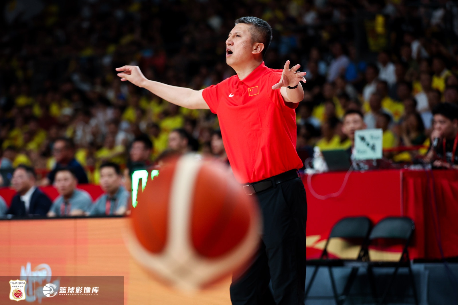 杨瀚森首秀低位挣扎，付政浩：球风不兼容，建议胡金秋打五号位