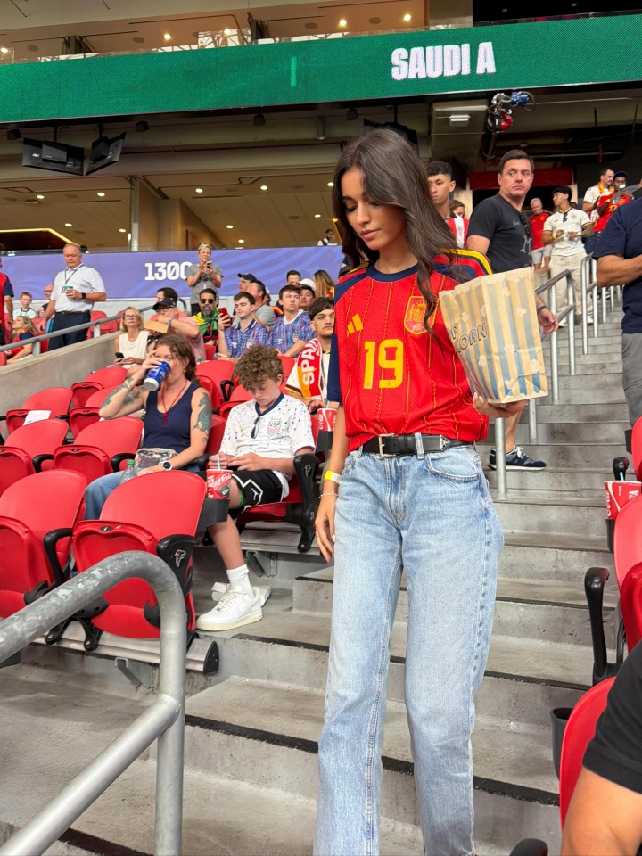 世界杯伴侣看台实录:安东内拉携子助阵梅西,胡梅尔斯女友现身 世界杯伴侣看台实录:安东内拉携子助阵梅西,胡梅尔斯女友现身