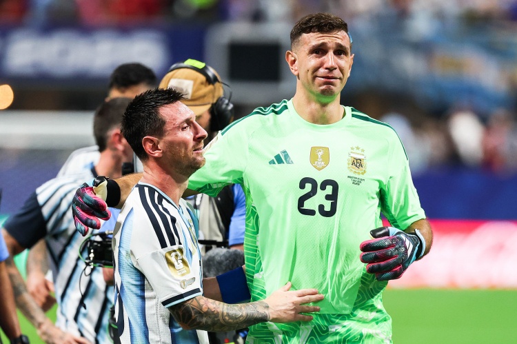 申花门将教练罗伯茨盼两弟子会师决赛：曾指导大马丁与迈尼昂
