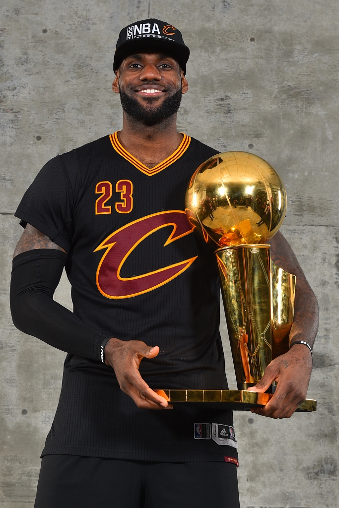 布伦森连夺三奖创历史 成第11位获ESPY最佳男运动员的NBA球员
