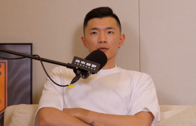陈林坚回忆童年:货车司机父亲、裁缝母亲,插秧拔花生种地瓜全干过 陈林坚回忆童年:货车司机父亲、裁缝母亲,插秧拔花生种地瓜全干过
