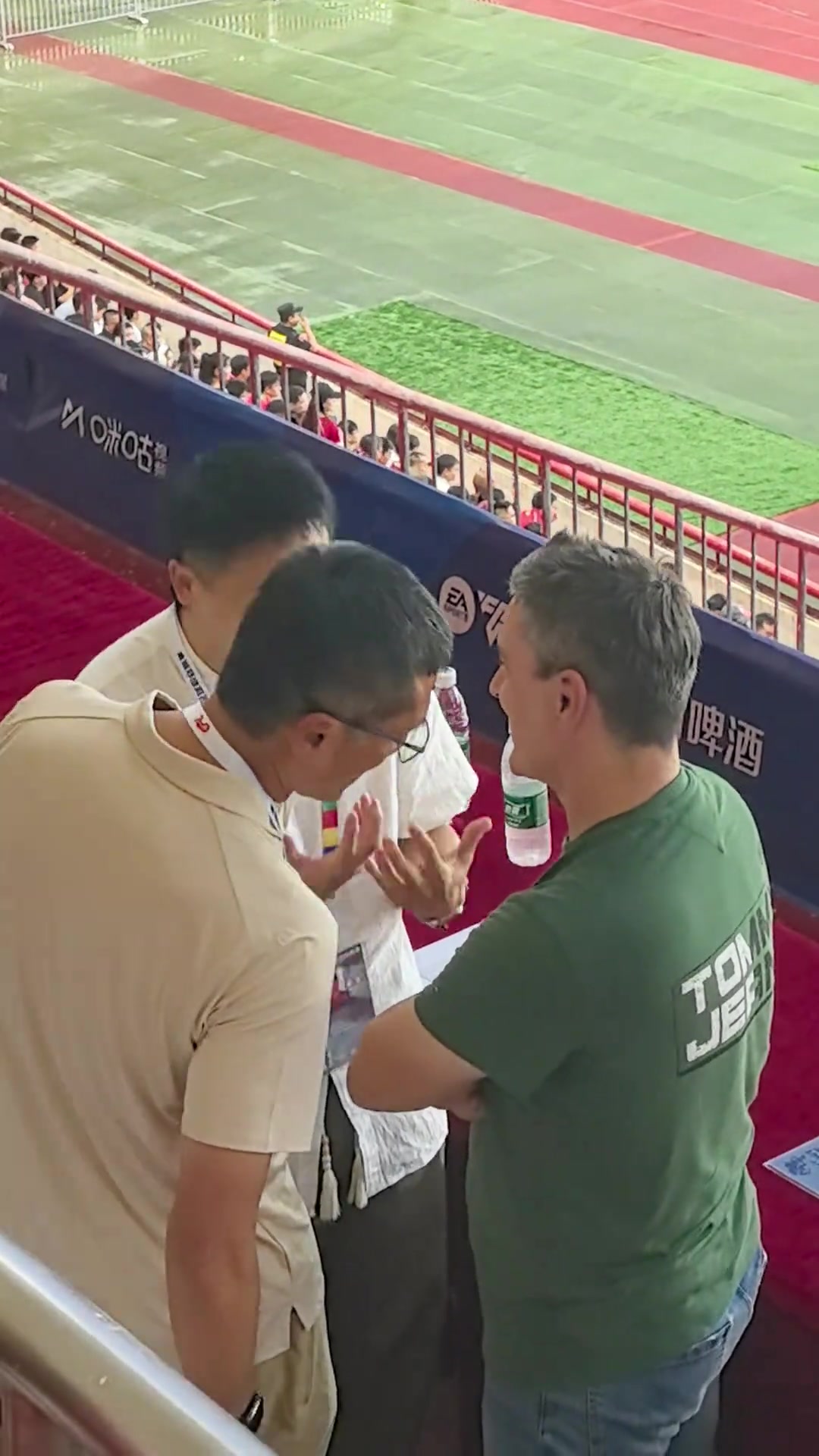 邵佳一安东尼奥现身航海体育场 河南1-1大连英博 邵佳一安东尼奥现身航海体育场 河南1-1大连英博
