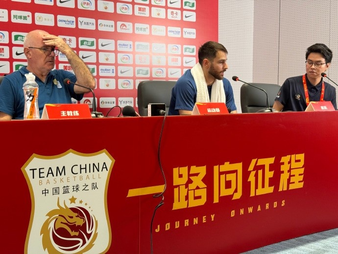 乌拉圭主帅:G2身体对抗更强 裁判判罚比首战公正