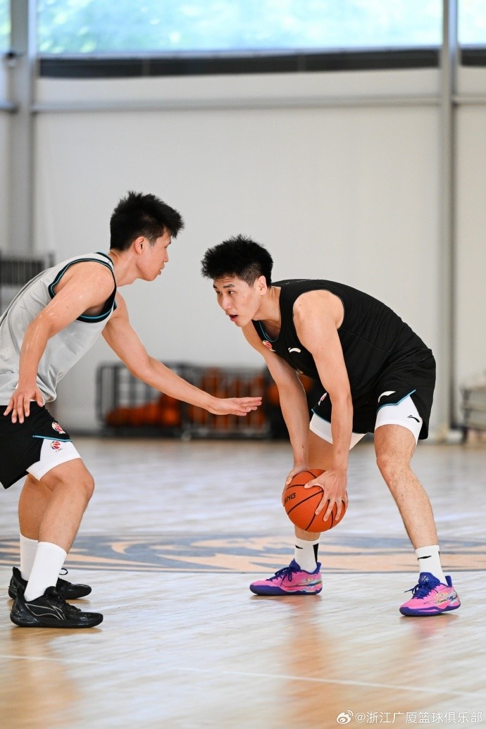 广厦夏训再上调三将 一队年轻球员增至五人