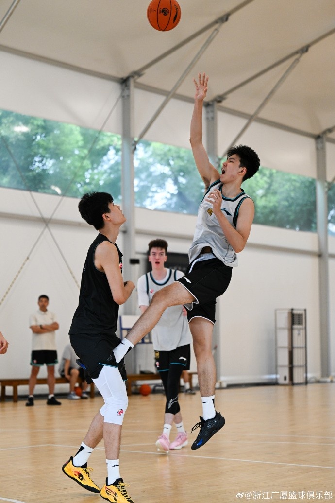 广厦夏训再上调三将 一队年轻球员增至五人