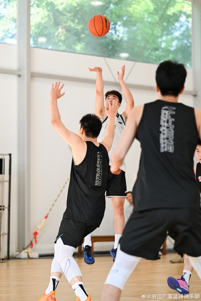 广厦夏训再上调三将 一队年轻球员增至五人