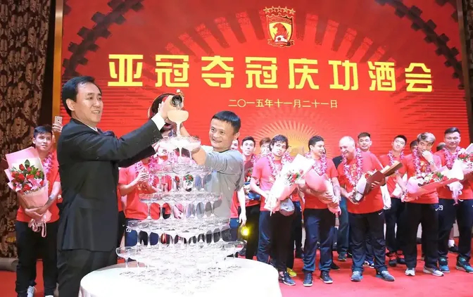 从2.58亿赢球奖金到1万亿债务 恒大足球十年崩塌
