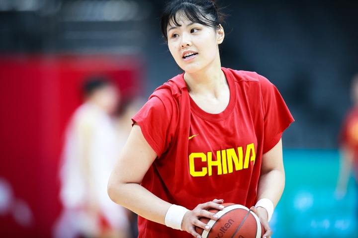 李月汝丢护照媒体人三问 :何需邮寄?何不早备?何不回国补办? 李月汝丢护照媒体人三问 :何需邮寄?何不早备?何不回国补办?