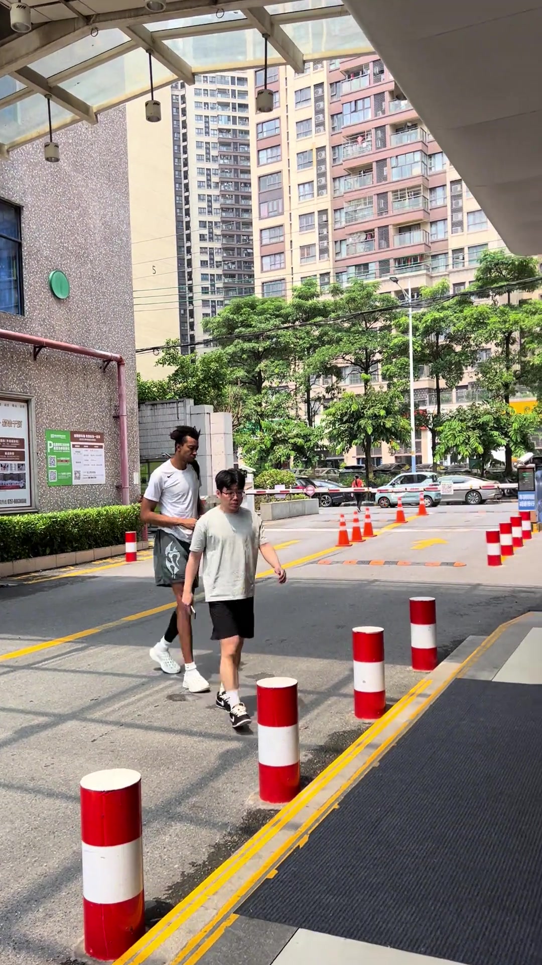媒体人:龙狮外援摩西·布朗昨天抵达 广州男篮三外援悉数就位