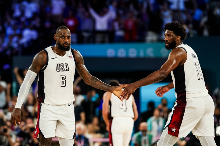 76人媒体人：詹姆斯新赛季得分可能创生涯新低 但他有望冲助攻王
